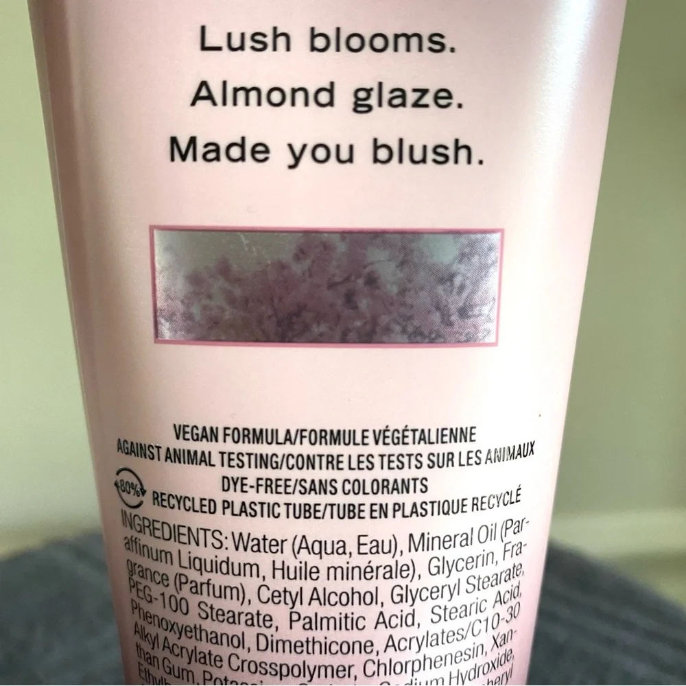 🐭 SALE! Victoria's Secret Velvet Petals Fragrance Lotion - Picture 5 of 7
